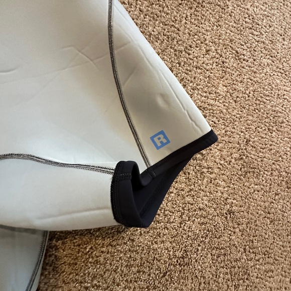 Patagonia sz8 wetsuit shorty with tie “R” - Picture 7 of 7